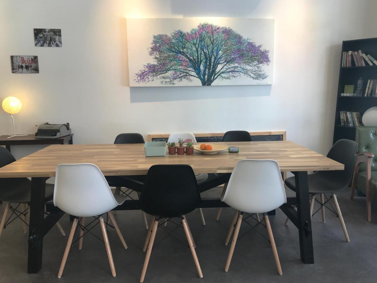 Folk Poshtel Asok Hostel