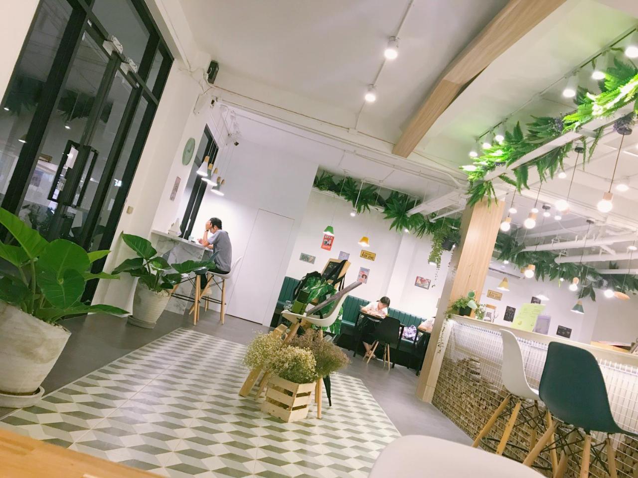 Folk Poshtel Asok Hostel
