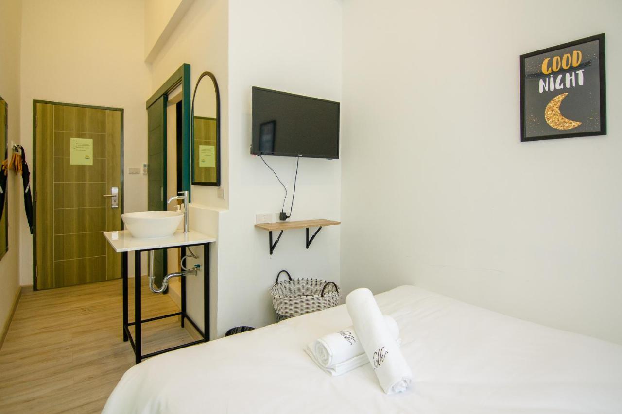 Folk Poshtel Asok