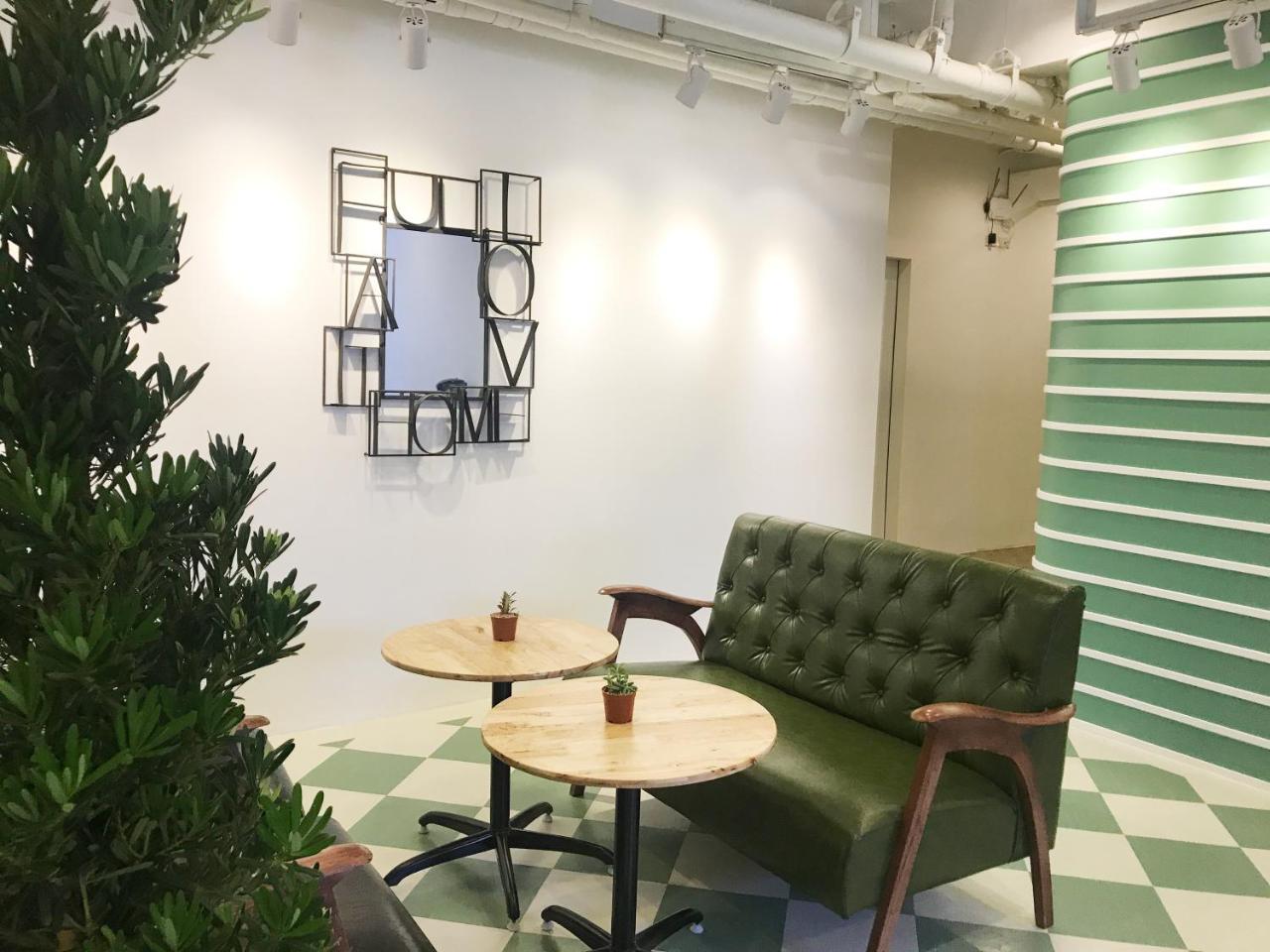 Folk Poshtel Asok Bangkok